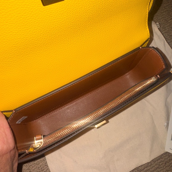 Tory Burch Yellow Eleanor E/W Shoulder Bag - Picture 6 of 6